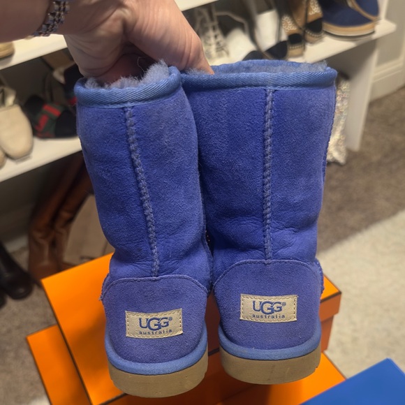 Ugg - Picture 3 of 4